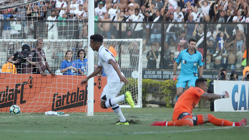 Caio Monteiro marcou o gol de empate do Vasco que manteve o time na oitava posição (Foto: Paulo Fernandes/Vasco.com)