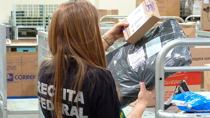 Operação de auditores fiscais em aeroportos atrasa a liberação de bagagens (Foto: Notibras/Divulgação)