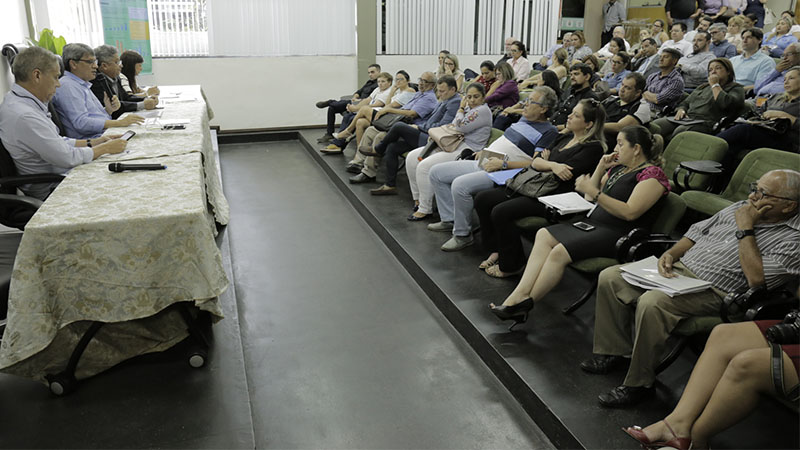 Secretários se reuniram com representantes de empresas de saúde para explicar calendário de pagamentos (Foto: Secom/Divulgação)