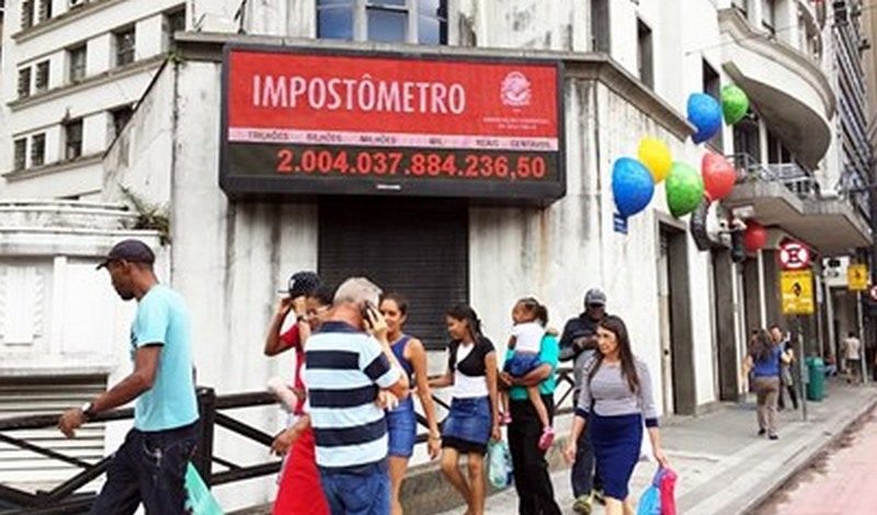 Impostômetro em São Paulo. Sistemas de arrecadação de impostos dificultam desenvolvimento da economia (Foto: Fotos Públicas)