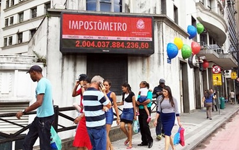 Impostômetro em São Paulo. Sistemas de arrecadação de impostos dificultam desenvolvimento da economia (Foto: Fotos Públicas)