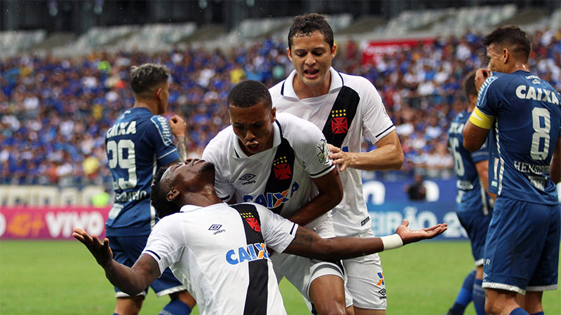 Paulão fez o gol da vitória do Vasco que pôs o time na zona de classificação à Libertadores (Foto: Paulo Fernandes/Vasco)