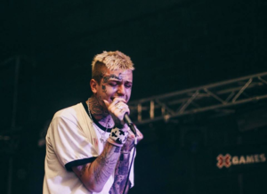 Em inicio de carreira, o Rapper Lil Peep morre aos 21 anos