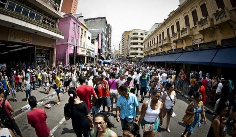 Em 2016, a população residente foi estimada em 205,5 milhões de pessoas pelo IBGE (Foto: Marcelo Camargo/Agência Brasil)