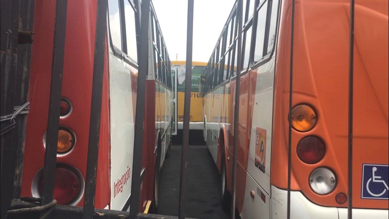 Detran apreendeu 36 ônibus do transporte público de passageiros por falta de licenciamento e IPVA (Foto: ATUAL)