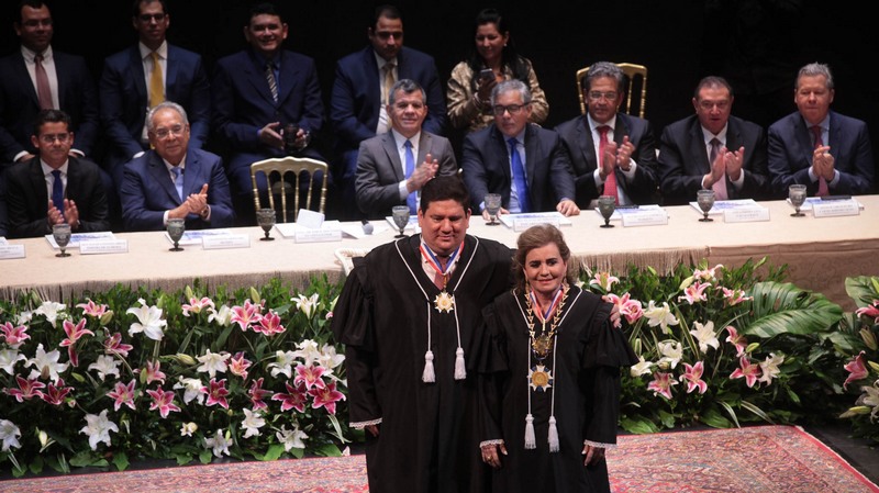 Ari Moutinho chefiará a Escola de Contas e Yara Lins comandará o tribunal (Foto: Erick Pereira/TCE-AM)