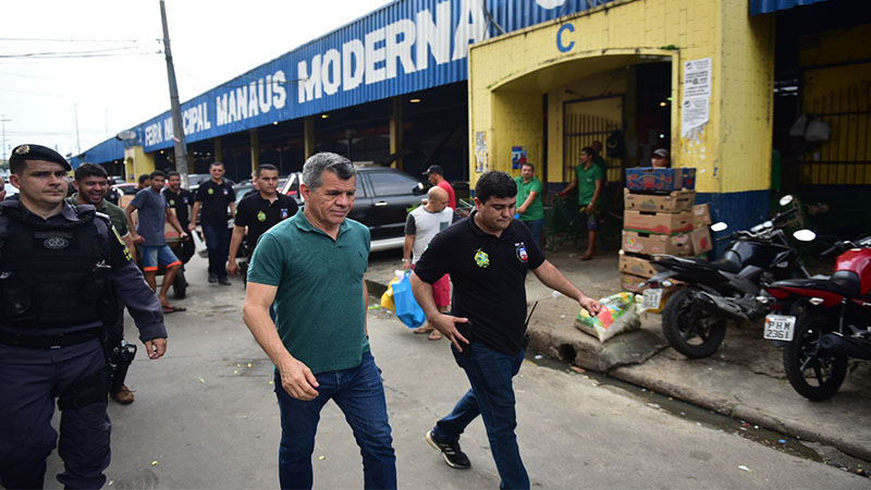 Secretário de Segurança Bosco Saraiva acompanhou operação na área da Feira da Banana (Foto: Bruno Zanardo/SSP-AM)