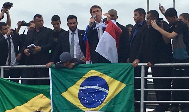 Jair Bolsonaro fez discurso em Manaus onde veio participar de formatura de alunos do colégio da Polícia Militar (Foto: Facebook/Reprodução)