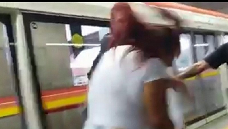 Vídeo mostra o momento em que segurança agride a vendedora com um tapa no rosto (Foto: YouTube/Reprodução)