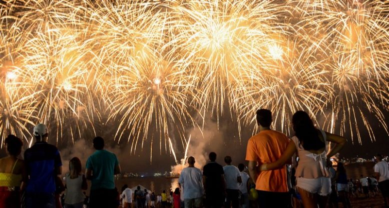 Por que fogos de artifício deixam as pessoas emocionadas? - 31/12