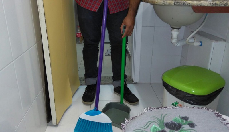 Homens dedicam apenas 11 horas semanais aos trabalhos domésticos (Foto: Atual)