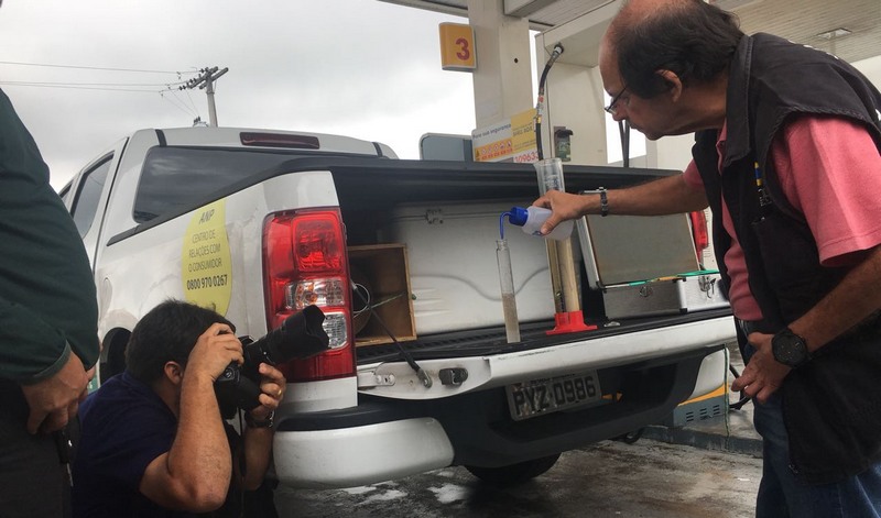 Técnicos da ANP verificaram também a qualidade da gasolina vendida nos postos de Manaus (Foto: ATUAL)