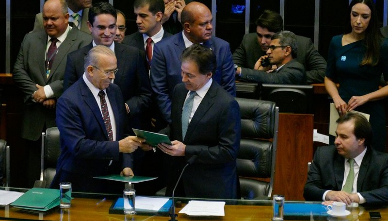 Em 2017, o Planalto enviou Eliseu Padilha para entregar mensagem ao Presidente do Senado, Eunício Oliveira (Foto: Roque de Sá/Agência Senado)