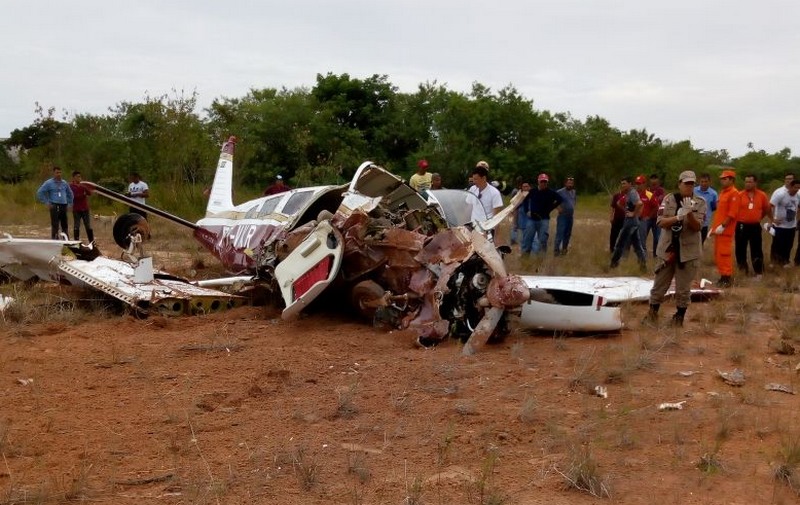 Destroços do avião foram vistoriados por técnicos do Corpo de Bombeiros (Foto: CPMAM/Divulgação)