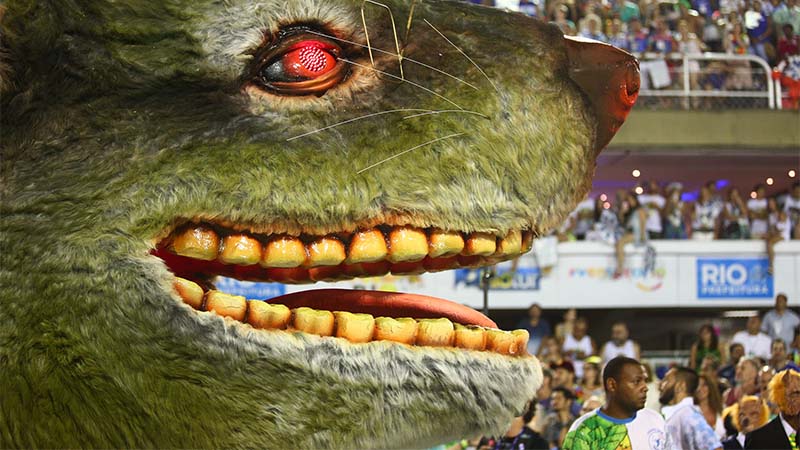 Ratos na política foi uma das alegorias da Beija-Flor no carnaval 'monstruoso'e vencedor da escola (Foto: Gabriel Nascimento/Riotur)