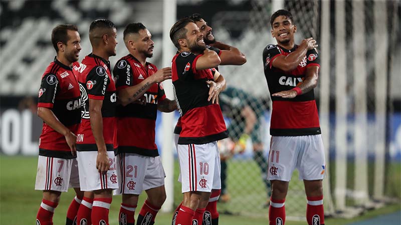 Jogadores comemoram gol de Henrique Dourado, o primeiro do clube no empate com o River Plate (Foto: Gilvan de Souza/Flamengo)