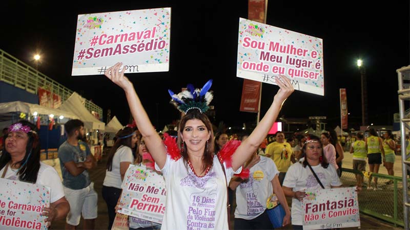 Mulheres exibiram cartazes e frases em camisetas contra o assédio sexual (Foto: Sejusc/Divulgação)