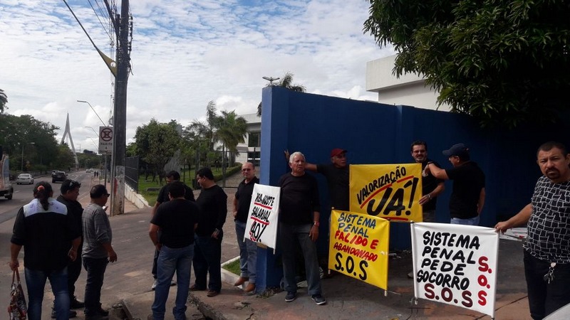 gentes penitenciários promovem manifestação para cobrar aumento salarial e plano de cargos e carreira (Foto: Divulgação)