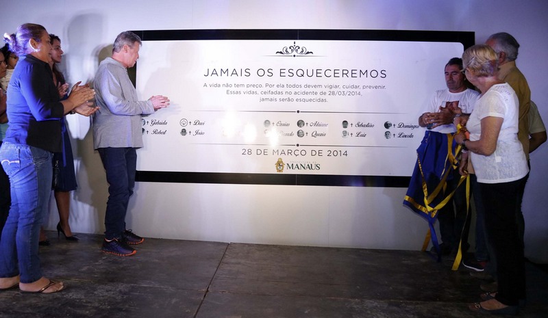 Prefeito Arthur Neto inaugurou memorial em homenagem às vítimas de acidente (Foto: Mário Oliveira/Semcom)