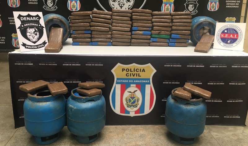 Cocaína era guardada dentro de botijas de gás em casa em condomínio de luxo em Manaus (Foto: SSP-AM/Divulgação)