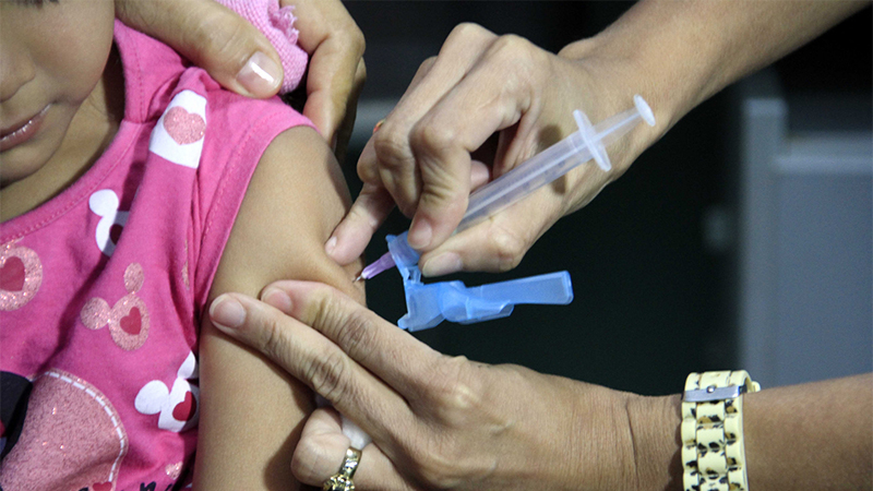 Prioridade é vacinar crianças menores de 12 anos, mais vulneráveis a contrair sarampo (Foto: Altemar Alcântara/Semcom)