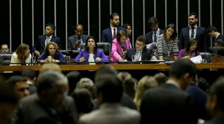 Mulheres presidiram sessão que aprovou projetos da bancada feminina na Câmara dos Deputados (Foto: Wilson Dias/ABr)