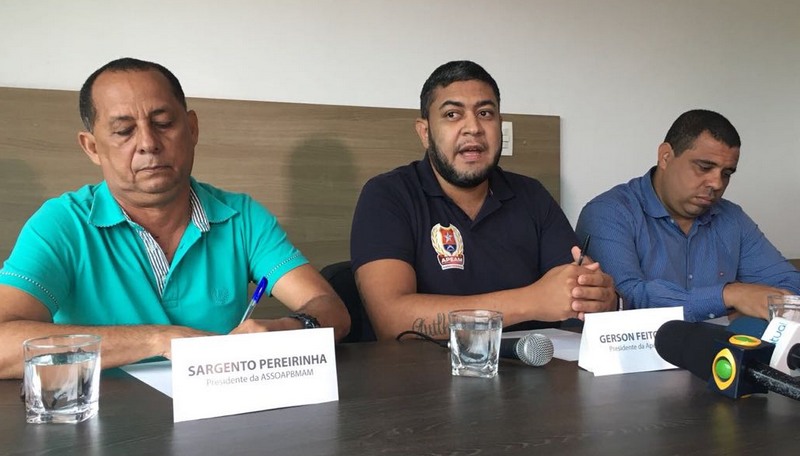 Gerson Feitosa (centro) cogita candidaturas de policiais militares para disputar a eleição deste ano (Foto: ATUAL)