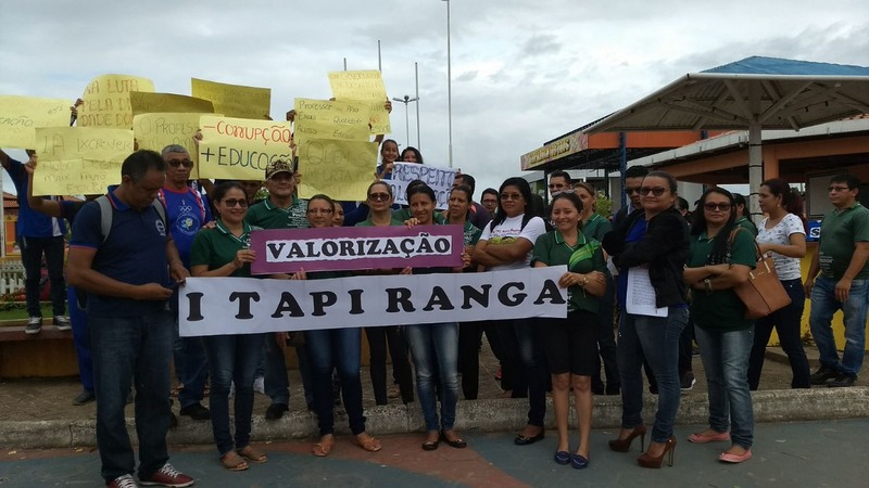 Em Itapiranga, professores aderiram á greve geral, paralisaram as aulas e também promoveram protesto nesta sexta-feira (Foto: Divulgação)