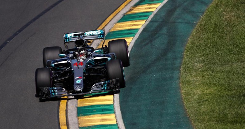 Lewis Hamilton dominou os treinos livres na manhã desta sexta-feira em Melborne. Novidade nos carros é o Halo (Foto: FIA/Divulgação)
