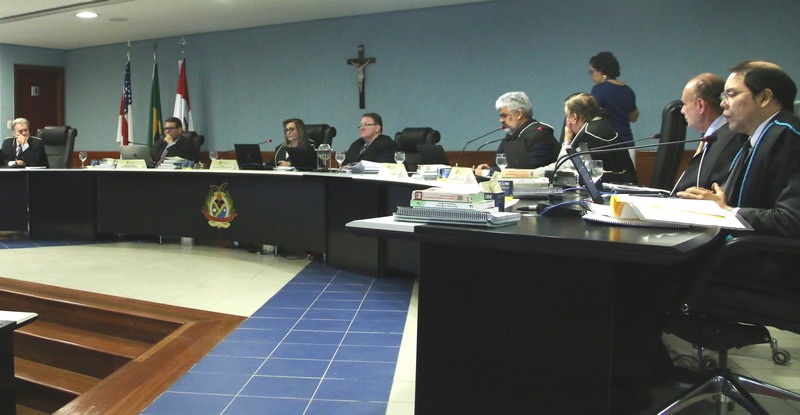 Plenário do CE rejeitou, por unanimidade, recurso do ex-prefeito de Coari (AM). Adail Pinheiro terá que devolver R$ 58,2 milhões (Foto: Ana Cláudia Jatahy/TCE-AM)