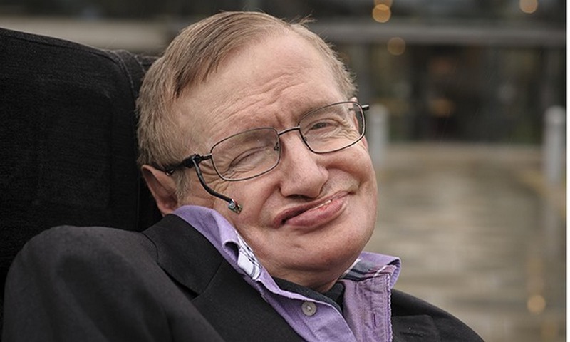 Físico Stephen Hawking se tornou popular por explicar a teoria da origem do universo de forma descomplicada no livro Uma Breve História do Tempo (Foto: Divulgação)