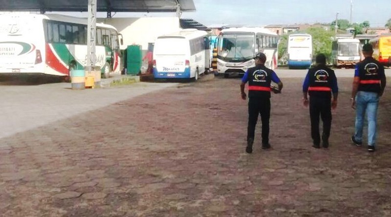 Fiscais da Arsam visitaram garagem da Aruanã e reprovação segurança em 11 ônibus de 15 que foram inspecionados (Foto: Arsam/Divulgação)