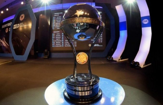 Taça da Copa Sul-Americana: competição começa com hegemonia de conquistas por times argentinos (Foto: Conmebol/Divulgação)