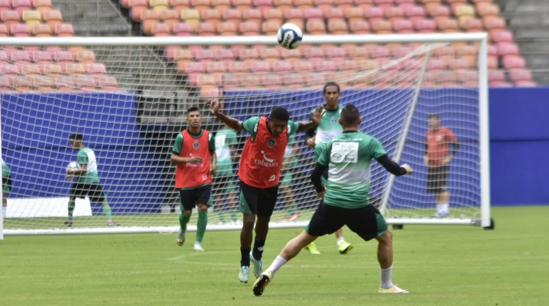 Jogadores do Manaus treinaram na Arena da Amazônia para jogo decisivo nesta quarta (Foto: Mauro Neto/Sejel)