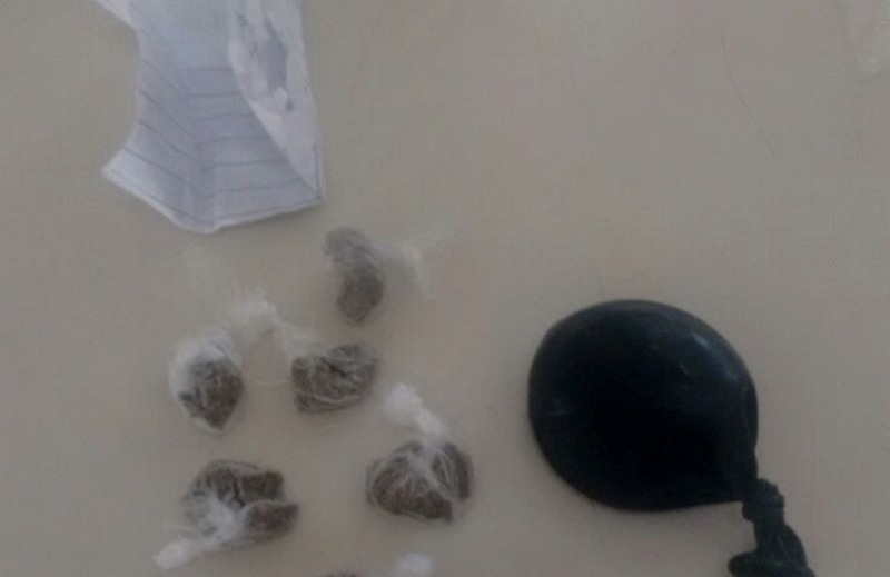 Drogas estavam escondidas nas partes íntimas e foram detectadas por scanner corporal (Foto: Seap/Divulgação)