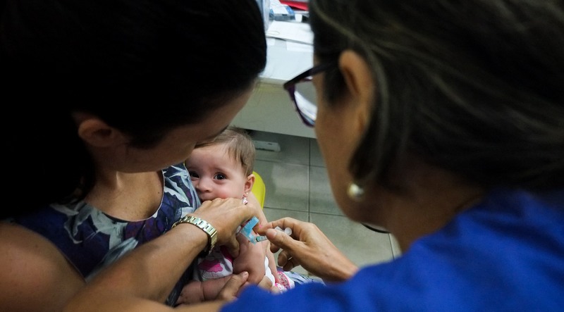 Crianças a partir dos seis meses de idade precisam ser vacinadas contra o sarampo (Foto: Lucas Lima/Semcom)
