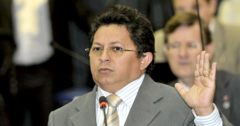 Deputado Sinésio Campos se excedeu na indignação e teve declaração retirada do registro taquigráfico na ALE (Foto: Danilo Mello/ALE-AM)