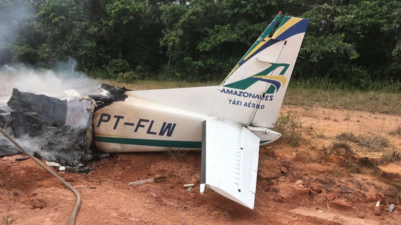Avião era da Amazonaves, de prefixo PT-FLM. Não havia corpos nos destroços (Foto: Divulgação)