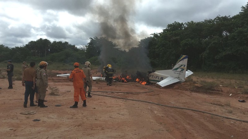 Avião explodiu ao tocar o solo e pegou fogo (Foto: Divulgação)