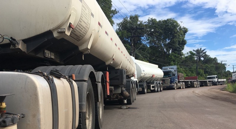 Paralisação de caminhoneiros em Manaus deve gerar desabastecimento de combustível e alimentos na capital (Foto: ATUAL)