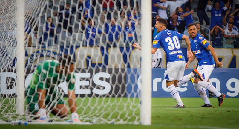 Thiago Neves comemora gol na vitória do Cruzeiro sobre o Racing (Foto: Vinnicius Silva/Cruzeiro E.C)