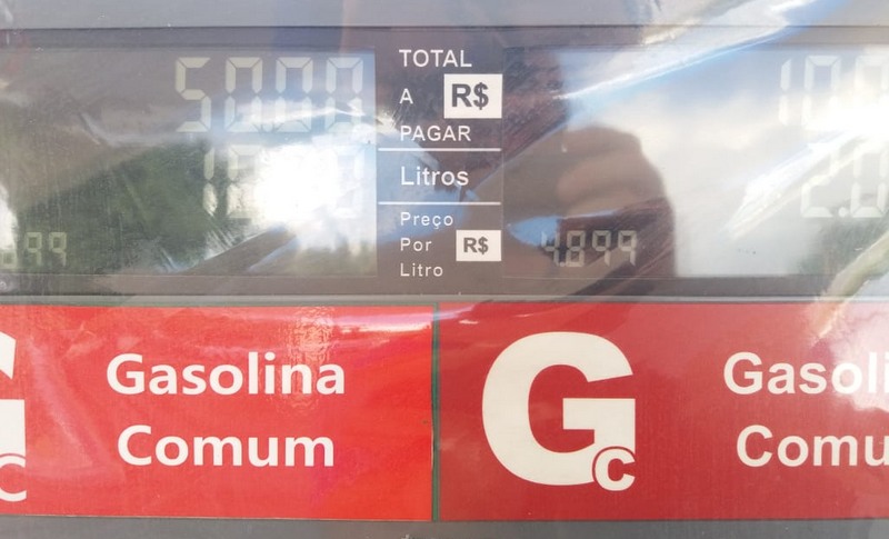 Preço do litro da gasolina foi aumentado em R$ 0,20 dessa quinta para esta sexta-feira (Foto Procon-AM/Divulgação)