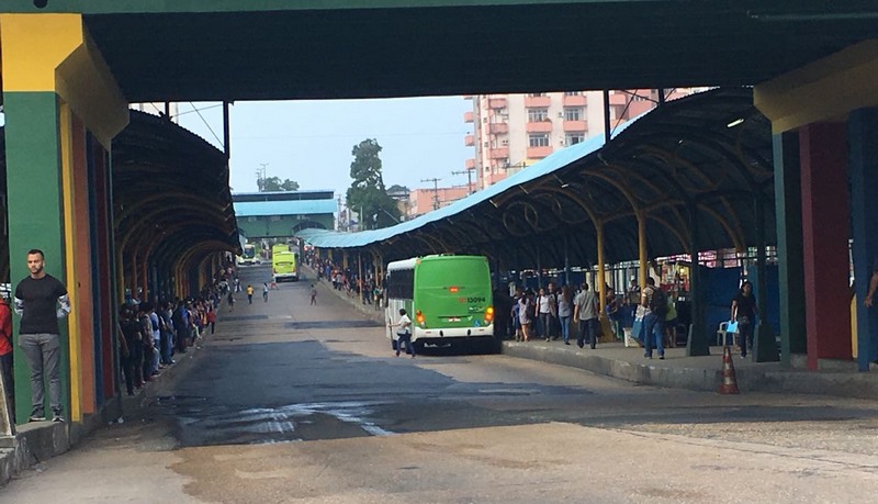 Terminal de integração da Avenida Constantino Nery ficou sem ônibus no início da manhã desta terça-feira (Foto: ATUAL)