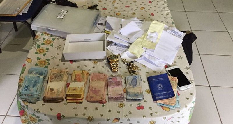 Polícia Federal apreendeu dinheiro, documentos e joias em operação de combate a fraudes no seguro-desemprego (Foto: PF-PA/Divulgação)