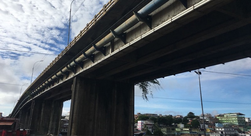 Estrutura de concreto da ponte está comprometida após mais de 30 anos sem manutenção (Foto: ATUAL)
