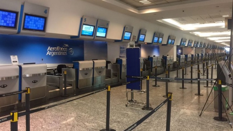 Aeroporto de Buenos Aires sem atendimento nos guichês da Aerolineas Argentinas (Foto: CTA de los Trabajadores/Divulgação)