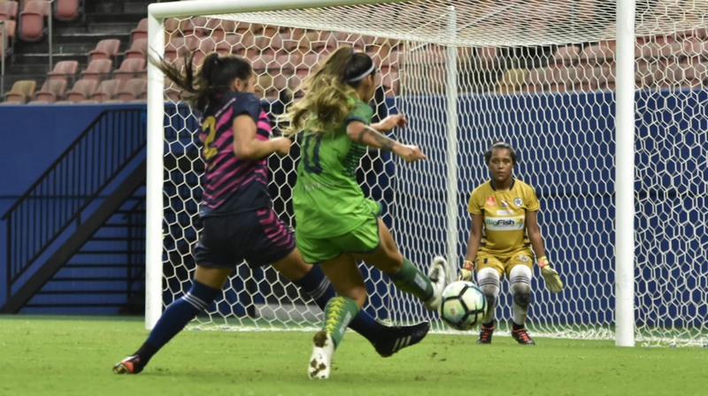 Iranduba (de verde) goleou em casa e manteve vice-liderança no Grupo 01 do Brasileirão Feminino (Foto: Mauro Neto/Sejel)