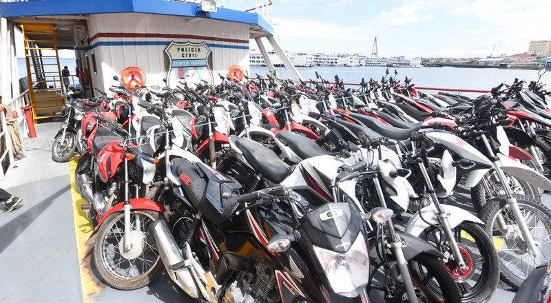 Motocicletas foram trazidas para Manaus e polícia tentará localizar os donos (Foto: Roberto Carlos/Secom)