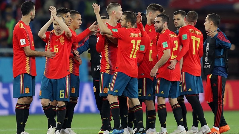 Espanhóis festejaram classificação após empate em 2 a 2 com o Marrocos (Foto: Fifa/Divulgação)