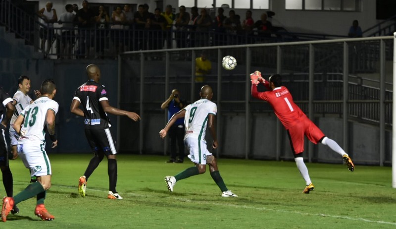 Manaus FC (de verde) superou o Santos, do Amapá, e avançou na Série D do Brasileirão (Foto: Mauro Neto/Sejel)